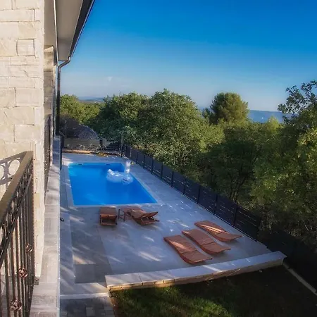 Holiday Villa *