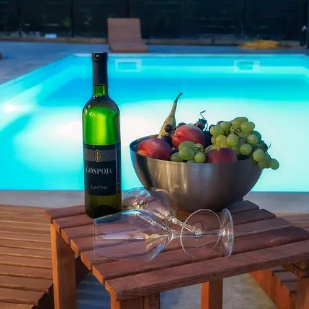Holiday Villa *