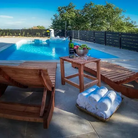 Holiday Villa *