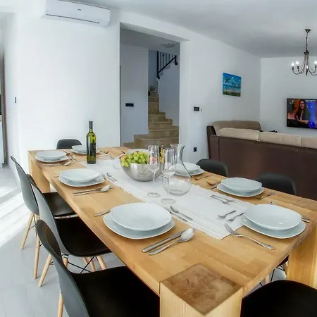 Holiday Villa *