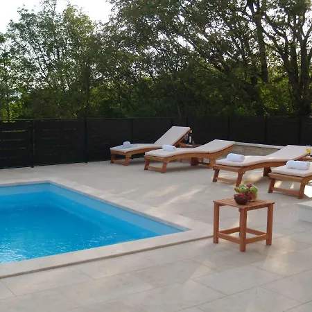 Holiday Villa *